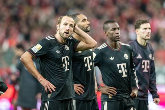 Harry Kane (FC Bayern München) schaut waehrend des spiels der Bundesliga zwischen 1. FC Union Berlin und FC Bayern München, Stadion An der Alten Försterei am 08. November 2025 in Berlin, Deutschland. (Foto von Mario Hommes DeFodi Images) +++ Harry Kane (FC Bayern München) looks on during the Bundesliga match between 1. FC Union Berlin and FC Bayern München at Stadion An der Alten Försterei on November 8, 2025 in Berlin, Germany. (Photo by Mario Hommes DeFodi Images) DFL regulations prohibit any use of photographs as image sequences and or quasi-video. Harry Kane FC Bayern Munich looks on during the Bundesliga match between 1 FC Union Berlin and FC Bayern Munich at Stadion An der Alten Försterei on November 8, 2025 in Berlin, Germany, Germany Photo by Mario Hommes DeFodi Images Harry Kane FC Bayern München looks on during the Bundesliga match between 1 FC Union Berlin and FC Bayern München at Stadion An der Alten Försterei on November 8, 2025 in Berlin, Germany Photo by Mario Hommes DeFodi Images DFL regulations prohibit any use of photographs as image sequences and or quasi video