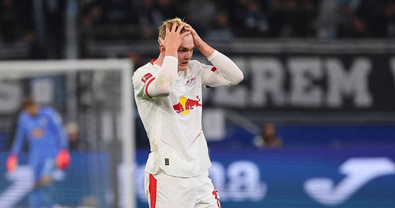 Hoffenheim RB Leipzig Bundesliga Sinsheim, 08 11 2025, PreZero Arena, Fußball Bundesliga, Spieltag 10 , TSG 1899 Hoffenheim vs RB Leipzig 3 1 2 1 , Im Bild Conrad Harder 11, RB Leipzig enttäuscht , Nur zur redaktionellen Nutzung Only editorial use , DFL regulations prohibit any use of photographs as image sequences and or quasi video , Picture Point
