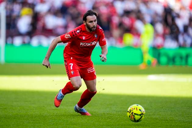 November 8, 2025, Sevilla, Sevilla, SPAIN: Jon Moncayola of CA Osasuna in action during the Spanish league, LaLiga EA Sports, football match played between Sevilla FC and CA Osasuna at Ramon Sanchez-Pizjuan stadium on November 8, 2025, in Sevilla, Spain. Sevilla SPAIN - ZUMAa181 20251108_zaa_a181_168 Copyright: xJoaquinxCorcherox