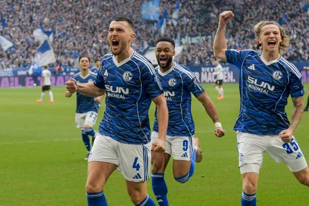 Hasan Kurucay Schalke 4 cheers after scoring 1 0 with Moussa Sylla Schalke 9 Mika Wallentowitz Schalke 35 08 11 2025 Soccer FC Schalke 04 vs SV Elversberg , Veltins Arena, Gelsenkirchen, DFB DFL REGULATIONS PROHIBIT ANY USE OF PHOTOGRAPHS AS IMAGE SEQUENCES AND OR QUASI VIDEO NRW Germany Copyright: xpepphotox xSaschaxWeizx pep00321, pep_20251108_hm_194681