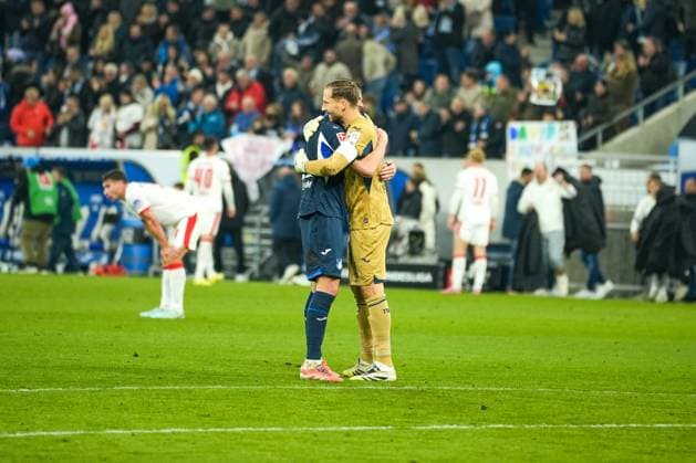 Soccer Bundesliga, Matchday 10, TSG Hoffenheim RB Leipzig on 08 11 2025 in Sinsheim PreZero Arena , Germany, Season 2025 2026 DFL REGULATIONS PROHIBIT ANY USE OF PHOTOGRAPHS AS IMAGE SEQUENCES AND OR QUASI VIDEO Oliver Baumann 1, TSG and Albian Hajdari 21, TSG are in each others arms after the home win Sinsheim PreZero Arena Germany Copyright: xChristophxKinzingerx