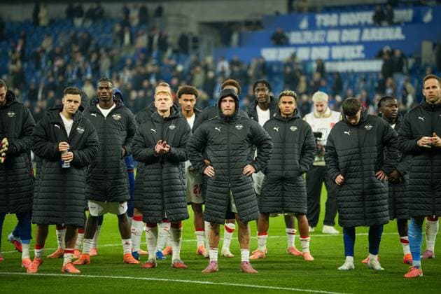 Soccer Bundesliga, Matchday 10, TSG Hoffenheim RB Leipzig on 08 11 2025 in Sinsheim PreZero Arena , Germany, Season 2025 2026 DFL REGULATIONS PROHIBIT ANY USE OF PHOTOGRAPHS AS IMAGE SEQUENCES AND OR QUASI VIDEO Disappointed faces at the Leipzig team, in front David Raum 22, RBL Sinsheim PreZero Arena Germany Copyright: xChristophxKinzingerx