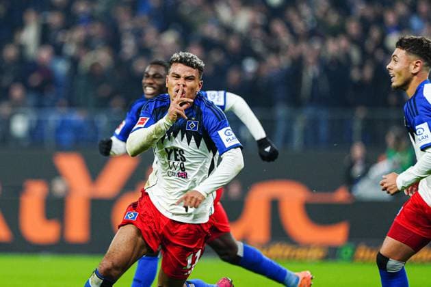 Goal celebration after scoring 1 1 Ransford Yeboah Koenigsdoerffer Hamburger SV, 11 GER, Hamburger SV vs Borussia Dortmund, Football, 1 Bundesliga, Matchday 10, Season 2025 2026, 08 11 2025 DFL REGULATIONS PROHIBIT ANY USE OF PHOTOGRAPHS AS IMAGE SEQUENCES AND OR QUASI VIDEO GER, Hamburger SV vs Borussia Dortmund, Football, 1 Bundesliga, Matchday 10, Season 2025 2026, 08 11 2025 Hamburg Copyright: xEibner-Pressefoto MarcelxvonxFehrnx EP_MFN
