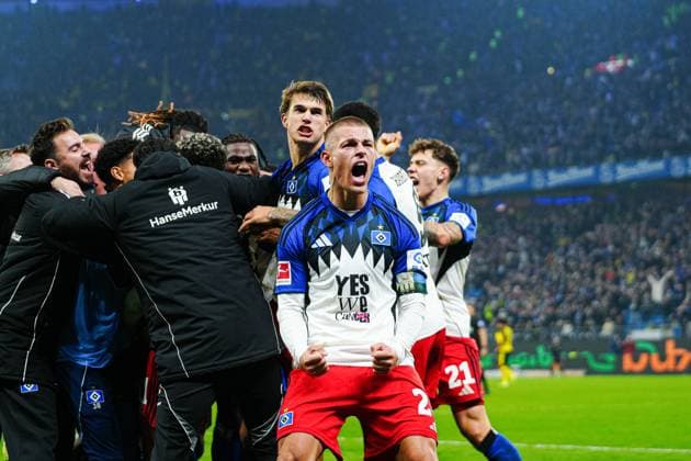 Goal celebration Hamburger SV after goal to 1 1 Ransford Yeboah Koenigsdoerffer Hamburger SV, 11 GER, Hamburger SV vs Borussia Dortmund, Football, 1 Bundesliga, Matchday 10, Season 2025 2026, 08 11 2025 DFL REGULATIONS PROHIBIT ANY USE OF PHOTOGRAPHS AS IMAGE SEQUENCES AND OR QUASI VIDEO GER, Hamburger SV vs Borussia Dortmund, Football, 1 Bundesliga, Matchday 10, Season 2025 2026, 08 11 2025 Hamburg Copyright: xEibner-Pressefoto MarcelxvonxFehrnx EP_MFN