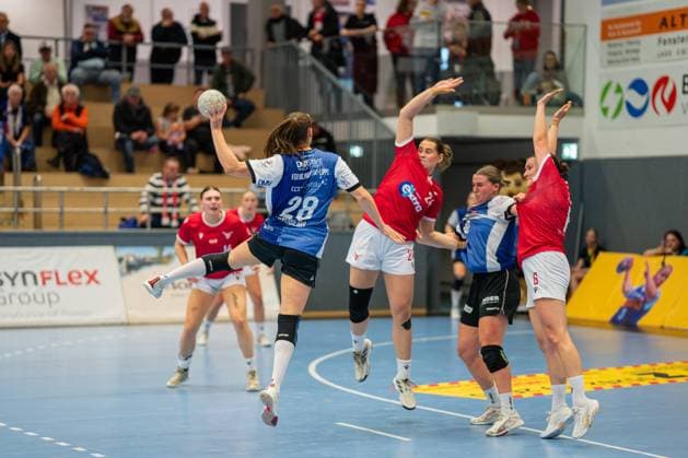 HSG Blomberg Lippe GER vs Valur Reykjavik ISL , Handball, EHF European League Women, Qualification Round 3, 08 11 2025, Season 2025 2026, Blomberg Malin Sandberg HSG Blomberg Lippe, 28 in goal Blomberg Sporthalle an der Ulmenallee Germany