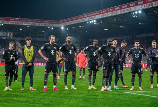 Soccer, Men, Season 2025 2026, 1 Bundesliga 10 Matchday , 1 FC Union Berlin FC Bayern Munich, f l Lennart Karl Bayern Munich , David Daiber Bayern Munich , Harry Kane Bayern Munich , Jonathan Tah Bayern Munich , Nicolas Jackson Bayern Munich , Dayot Upamecano Bayern Munich , Min jae Kim Bayern Munich , Leon Goretzka Bayern Munich , Luis Diaz Bayern Munich , Josip Stanisic Bayern Munich , Disappointment after final whistle, 08 11 2025, Copyright: xSebastianxRäppold MatthiasxKochx