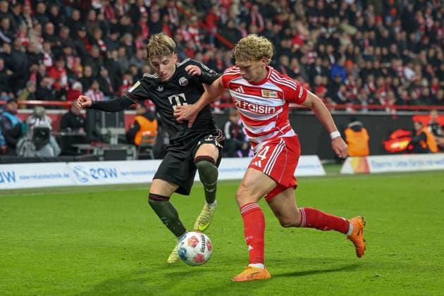 Lennart Karl FC Bayern Muenchen, 42 with Leopold Querfeld 1 FC Union Berlin, 14 , GER, 1 FC Union Berlin vs FC Bayern Muenchen, Football, Bundesliga, Matchday 10, Season 2025 2026, 08 11 2025, DFL DFB REGULATIONS PROHIBIT ANY USE OF PHOTOGRAPHS as IMAGE SEQUENCES and or QUASI VIDEO, GER, 1 FC Union Berlin vs FC Bayern Muenchen, Football, Bundesliga, Matchday 10, Season 2025 2026, 08 11 2025 Berlin Copyright: xEibner-Pressefoto JennixMaulx EP_JML