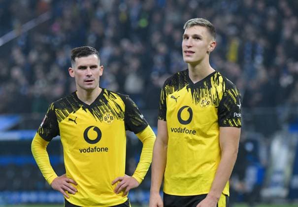 08 11 2025, xblx, Fussball 1 Bundesliga, Hamburger SV Borussia Dortmund v l Dortmund enttaeuscht, enttaeuscht schauend, dissapointed, Enttäuschung, Enttaeuschung , Pascal Gross Groß Borussia Dortmund , Nico Schlotterbeck Borussia Dortmund DFL DFB REGULATIONS PROHIBIT ANY USE OF PHOTOGRAPHS as IMAGE SEQUENCES and or QUASI VIDEO Hamburg