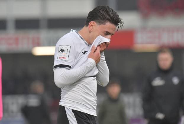 08 11 2025, GER, Soccer, 3 League, Season 2025 2026, Matchday 14, Sportclub Arena, Verl SC Verl FC Erzgebirge Aue 1 1 Timur Gayret SC Verl , Action, Single image, Cross, Facial expression, Gesture, Disappointed, Disappointment