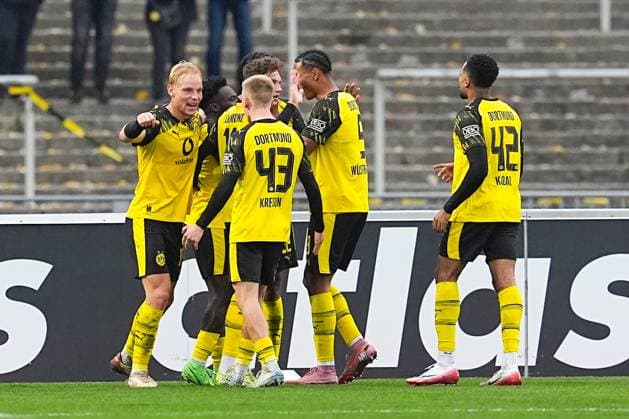 08 11 2025, xydrx, Football, Regionalliga West, Borussia Dortmund II FC Schalke 04 II, Season 2025 2026, Stadion Rote Erde Goal celebration after the goal to 4 1 for Borussia Dortmund II by scorer Mampasi Joseph Boyamba Borussia Dortmund II 10 together with Arne Wessels Borussia Dortmund II 11 and Ben Huening Borussia Dortmund II 15 and Filippo Mane Borussia Dortmund II 22 North Rhine-Westphalia Germany