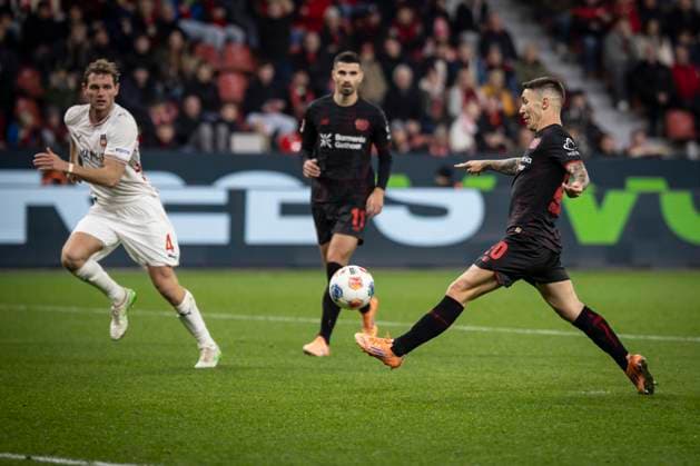 LEVERKUSEN, GERMANY - NOVEMBER 8: Alejandro Grimaldo (Bayer 04 Leverkusen, 20) during the Bundesliga match (gameday 10) between Bayer 04 Leverkusen vs. 1. FC Heidenheim at BayArena on November 8, 2025 in Leverkusen, Germany. (Photo by Axel Kohring Beautiful Sports) DFL REGULATIONS PROHIBIT ANY USE OF PHOTOGRAPHS AS IMAGE SEQUENCES AND OR QUASI-VIDEO. Nordrhein-Westfalen Germany Copyright: xBEAUTIFULxSPORTS AxelxKohringx