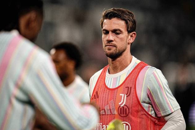 Juventus Daniele Rugani warms up prior to the Serie A soccer match between Juventus and Torino at the Allianz Stadium in Turin, north west Italy - Saturday, Nov. 8, 2025. - Soccer .  Copyright: xMarcoxAlpozzi LaPressex