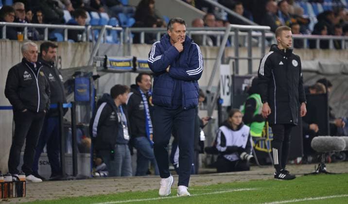 08 11 2025, Football, Men, 3 League, Season 2025 2026, 1 FC Saarbrücken TSV Havelse, Coach Alois Schwartz 1 FC Saarbruecken thoughtful Saarbrücken Ludwigsparkstadion Saarland Germany EN Copyright: xFabianxKleerx