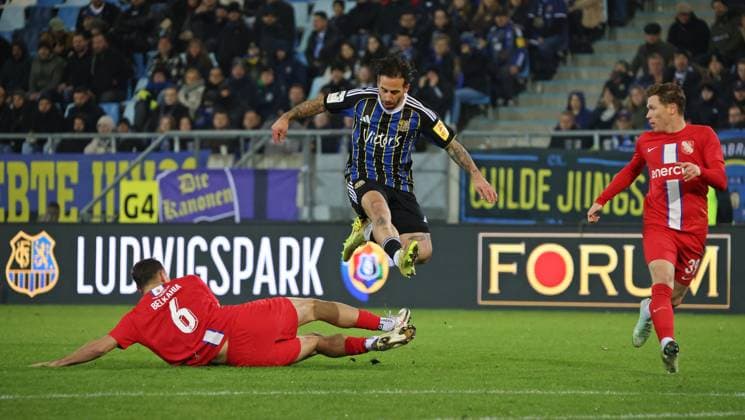 08 11 2025, Football, Men, 3 League, Season 2025 2026, 1 FC Saarbrücken TSV Havelse, Semi Belkahia TSV Havelse Calogero Rizzuto 1 FC Saarbruecken Saarbrücken Ludwigsparkstadion Saarland Germany EN Copyright: xFabianxKleerx