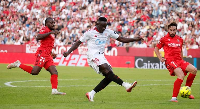 Spanish La Liga EA Sports soccer match Sevilla vs Osasuna at Sanchez Pizjuan stadium in Sevilla, Spain, 08 November 2025 JORNADA 12 LIGA EA SPORTS 900 Cordon Press  900 CordonxPress LOF - Sevilla vs Osasuna