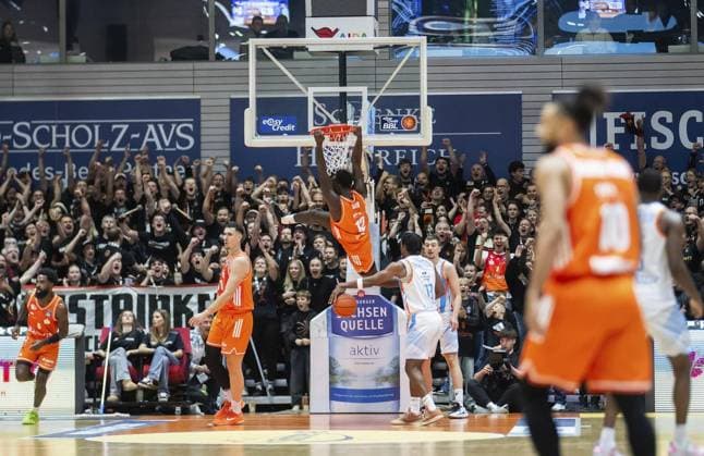 BASKETBALL EASYCREDIT BBL 7 GAME DAY SCIENCE CITY JENA NINERS CHEMNITZ FOR EDITORIAL PURPOSES ONLY p 08 11 2025 Jena Basketball easyCredit BBL 1 Basketball Bundesliga Saison 2025 2026 7 Spieltag Sparkassen Arena Science City Jena NINERS Chemnitz im Foto Amadou Sow 12 NINERS Chemnitz beim Dunk Deutschland Thueringen Jena Copyright SaschaxFromm Copyright: SaschaxFromm doc836c69uzbcw1etcco3c3 ,EDITORIAL USE ONLY Copyright: SaschaxFromm