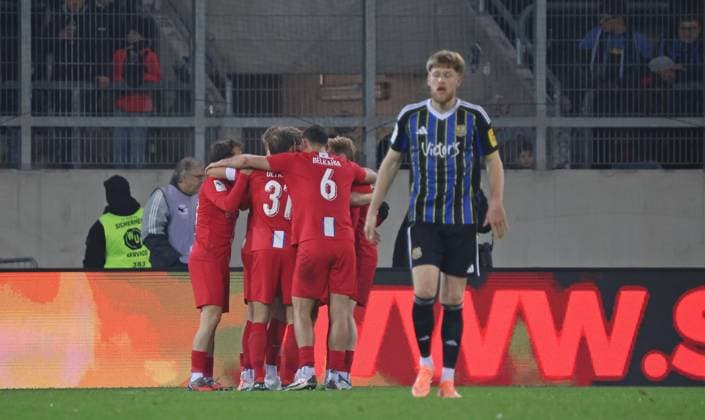 08 11 2025, Football, Men, 3 League, Season 2025 2026, 1 FC Saarbrücken TSV Havelse, Goal celebration of TSV Havelse after the goal to 1 1 by Leon Sommer TSV Havelse Saarbrücken Ludwigsparkstadion Saarland Germany EN Copyright: xFabianxKleerx