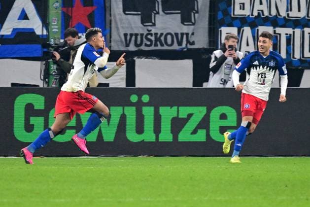Soccer I Men I 1 Bundesliga l Hamburger SV Borussia Dortmund I 10 Matchday I Season 2025 2026 I HSV I 08 11 2025 I HSV Goal celebration to 1 1 v l Goal scorer Koenigsdoerffer Ransford Yeboah HSV and Mikelbrencis William HSV , Sportplatz Volksparkstadion, Stellingen Hamburg Germany
