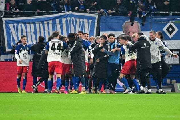 Soccer I Men I 1 Bundesliga l Hamburger SV Borussia Dortmund I 10 Matchday I Season 2025 2026 I HSV I 08 11 2025 I End of match Goalscorer Koenigsdoerffer Ransford Yeboah HSV and his team cheer , Sportplatz Volksparkstadion, Stellingen Hamburg Germany