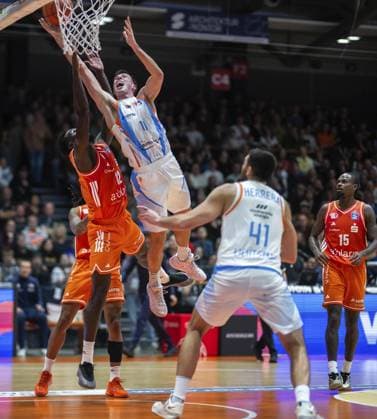 BASKETBALL EASYCREDIT BBL 7 GAME DAY SCIENCE CITY JENA NINERS CHEMNITZ FOR EDITORIAL PURPOSES ONLY p 08 11 2025 Jena Basketball easyCredit BBL 1 Basketball Bundesliga Season 2025 2026 7 Matchday Sparkassen Arena Science City Jena NINERS Chemnitz in the photo Joe Wieskamp 10 Science City Jena in a duel with Amadou Sow 12 NINERS Chemnitz Germany Thuringia Jena Copyright SaschaxFromm Copyright: SaschaxFromm doc836c7b517qc181ze2ifd ,EDITORIAL USE ONLY Copyright: SaschaxFromm