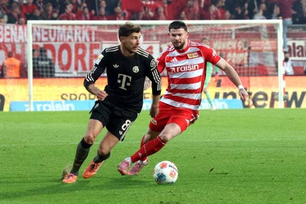 DEU, DFL, 1 FBL, 1 FC Union vs Bayern Muenchen, 08 11 2025, Stadion Alte Foersterei, Berlin, DEU, DFL, 1 FBL, 1 FC Union vs Bayern Muenchen, im Bild Oliver Burke 1 FC Union Berlin 7 , Leon Goretzka FC Bayern Muenchen 8 DFL regulations prohibit any use of Photographs as image sequences and or quasi video nordphotoxGmbHx xEngler nph00076