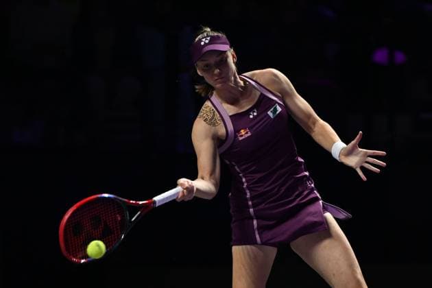 WTA, Tennis Damen Finals 2025 - Doubles Final RIYADH, SAUDI ARABIA - NOVEMBER 8: Elena Rybakina of Kazakhstan and Aryna Sabalenka in action during their women’s singles final match at the 2025 WTA Finals, part of the Hologic WTA Tour, at King Saud University Indoor Arena in Riyadh, Saudi Arabia, on November 8, 2025. Artur Widak Anadolu Riyadh Saudi Arabia. Editorial use only. Please get in touch for any other usage.  Copyright: x2025xAnadoluxArturxWidakx