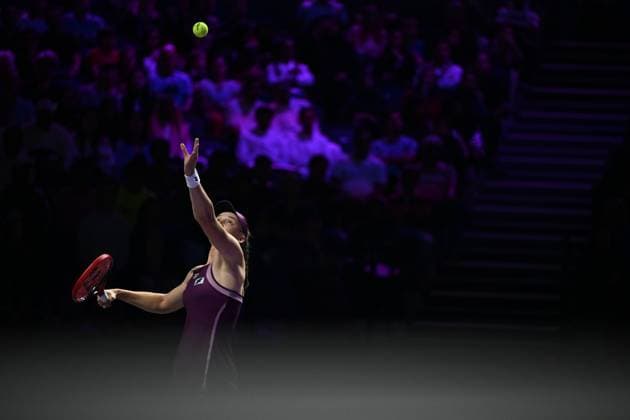 WTA, Tennis Damen Finals 2025 - Doubles Final RIYADH, SAUDI ARABIA - NOVEMBER 8: Elena Rybakina of Kazakhstan and Aryna Sabalenka in action during their women’s singles final match at the 2025 WTA Finals, part of the Hologic WTA Tour, at King Saud University Indoor Arena in Riyadh, Saudi Arabia, on November 8, 2025. Artur Widak Anadolu Riyadh Saudi Arabia. Editorial use only. Please get in touch for any other usage.  Copyright: x2025xAnadoluxArturxWidakx