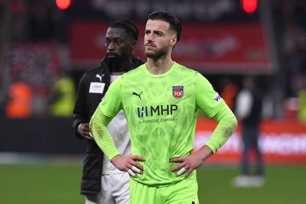 Goalkeeper Diant Ramaj 1 FC Heidenheim disappointed at the end of the match GER, Bayer 04 Leverkusen vs 1 FC Heidenheim, Football, Bundesliga, Matchday 10, Season 2025 2026, 08 11 2025 DFL REGULATES PROHIBIT ANY USE OF PHOTOGRAPHS AS IMAGE SEQUENCES AND OR QUASI VIDEO GER, Bayer 04 Leverkusen vs 1 FC Heidenheim, Football, Bundesliga, Matchday 10, Season 2025 2026, 08 11 2025 Leverkusen Copyright: xEibner-Pressefoto ThomasxThienelx EP_TTL