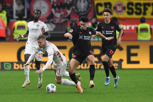 Alejo Sarco Bayer 04 Leverkusen in duel with Adrian Beck 1 FC Heidenheim GER, Bayer 04 Leverkusen vs 1 FC Heidenheim, Football, Bundesliga, Matchday 10, Season 2025 2026, 08 11 2025 DFL REGULATIONS PROHIBIT ANY USE OF PHOTOGRAPHS AS IMAGE SEQUENCES AND OR QUASI VIDEO GER, Bayer 04 Leverkusen vs 1 FC Heidenheim, Football, Bundesliga, Matchday 10, Season 2025 2026, 08 11 2025 Leverkusen Copyright: xEibner-Pressefoto ThomasxThienelx EP_TTL
