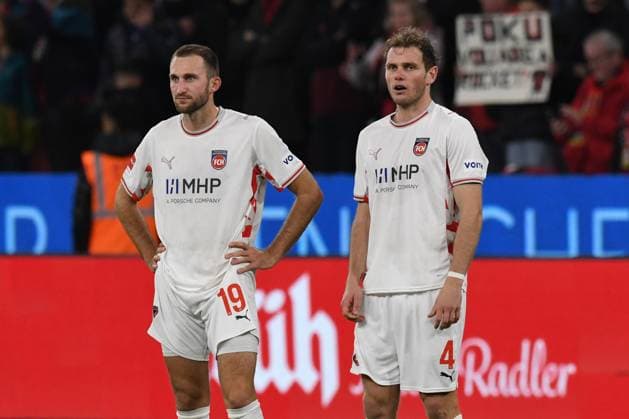 F l n r Jonas Foehrenbach and Tim Siersleben both 1 FC Heidenheim frustrated and disappointed after the match GER, Bayer 04 Leverkusen vs 1 FC Heidenheim, Soccer, Bundesliga, Matchday 10, Season 2025 2026, 08 11 2025 DFL REGULATES PROHIBIT ANY USE OF PHOTOGRAPHS AS IMAGE SEQUENCES AND OR QUASI VIDEO GER, Bayer 04 Leverkusen vs 1 FC Heidenheim, Football, Bundesliga, Matchday 10, Season 2025 2026, 08 11 2025 Leverkusen Copyright: xEibner-Pressefoto ThomasxThienelx EP_TTL