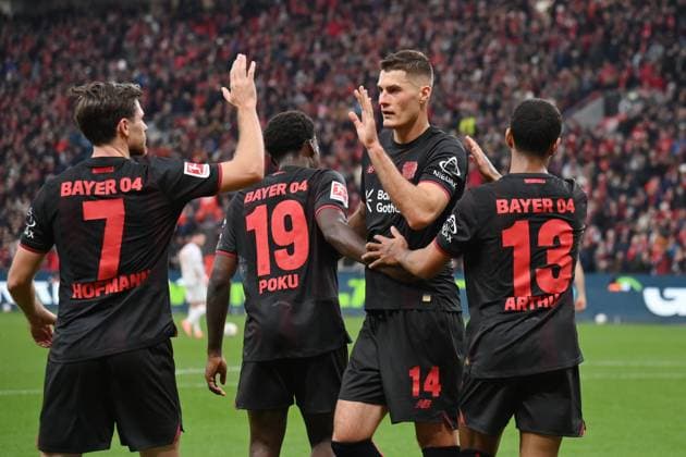 Jubel Leverkusen, v li , Jonas Hofmann Bayer 04 Leverkusen , Ernest Poku Bayer 04 Leverkusen , Patrik Schick Bayer 04 Leverkusen , Arthur Bayer 04 Leverkusen 08 11 2025, Fußball 1 Bundesliga, Saison 2025 2026, 10 Spieltag, Bayer 04 Leverkusen 1 FC Heidenheim 6 0 DFL regulations prohibit any use of photographs as image sequences and or quasi video Leverkusen BayArena Nordrhein Westfalen Germany Team2