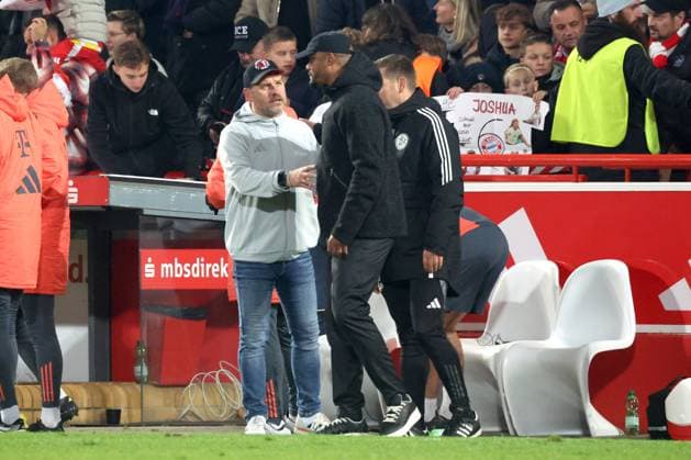 DEU, DFL, 1 FBL, 1 FC Union vs Bayern Muenchen, 08 11 2025, Stadion Alte Foersterei, Berlin, DEU, DFL, 1 FBL, 1 FC Union vs Bayern Muenchen, im Bild Cheftrainer Head Coach Steffen Baumgart 1 FC Union Berlin , Trainer Vincent Kompany FC Bayern Muenchen DFL regulations prohibit any use of Photographs as image sequences and or quasi video nordphotoxGmbHx xEngler nph00076