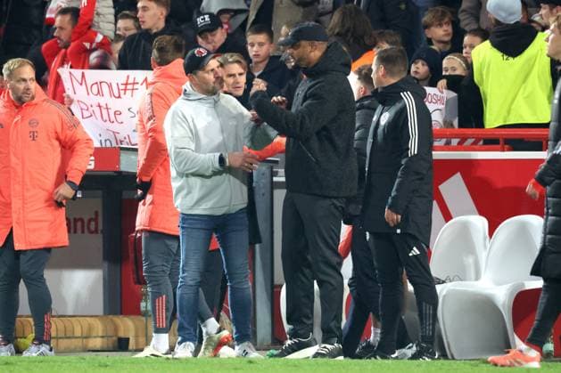 DEU, DFL, 1 FBL, 1 FC Union vs Bayern Muenchen, 08 11 2025, Stadion Alte Foersterei, Berlin, DEU, DFL, 1 FBL, 1 FC Union vs Bayern Muenchen, im Bild Cheftrainer Head Coach Steffen Baumgart 1 FC Union Berlin , Trainer Vincent Kompany FC Bayern Muenchen DFL regulations prohibit any use of Photographs as image sequences and or quasi video nordphotoxGmbHx xEngler nph00076