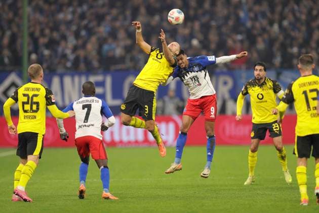 Photo Waldemar ANTON BVB vs Robert GLATZEL , right Football 1 Liga , 10 Matchday on Sat 08 11 2025 Hamburger SV Borussia Dortmund