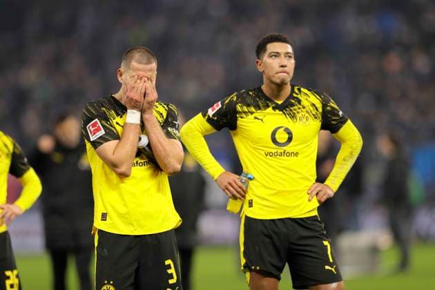 Photo Disappointment after the final whistle among the Dortmund players , here Waldemar ANTON and on the right Jobe Bellingham mourn BVB Football 1 Liga , 10 Matchday on Sat 08 11 2025 Hamburger SV Borussia Dortmund