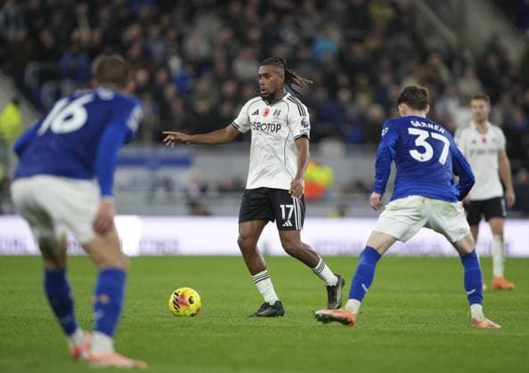 Alex Iwobi of Fulham Everton v Fulham, Premier League, Football, Hill Dickinson Stadium, Liverpool, UK - 08 Nov 2025Liverpool Hill Dickinson Stadium United Kingdom EDITORIAL USE ONLY No use with unauthorised audio, video, data, fixture lists, club league logos or live services. Online in-match use limited to 120 images, no video emulation. No use in betting, games or single club league player publications. Copyright: xJedxLeicester Shutterstockx 15701688bx