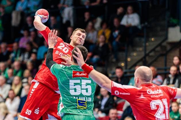 v l Uladzislau Kulesh MT Melsungen, 20 , Azat Valiullin GWD Minden, 55 , Arnar Freyr Arnarsson MT Melsungen, 21 GER, GWD Minden vs MT Melsungen, Handball, 1 Bundesliga, Matchday 11, Season 2025 2026, 08 11 2025 GER, GWD Minden vs MT Melsungen, Handball, 1 Bundesliga, Matchday 11, Season 2025 2026, 08 11 2025 Luebbecke Copyright: xEibner-Pressefoto JanxRollingerx EP_JSK