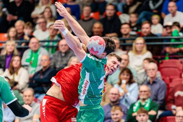 v l Uladzislau Kulesh MT Melsungen, 20 , Max Staar GWD Minden, 27 GER, GWD Minden vs MT Melsungen, Handball, 1 Bundesliga, Matchday 11, Season 2025 2026, 08 11 2025 GER, GWD Minden vs MT Melsungen, Handball, 1 Bundesliga, Matchday 11, Season 2025 2026, 08 11 2025 Luebbecke Copyright: xEibner-Pressefoto JanxRollingerx EP_JSK