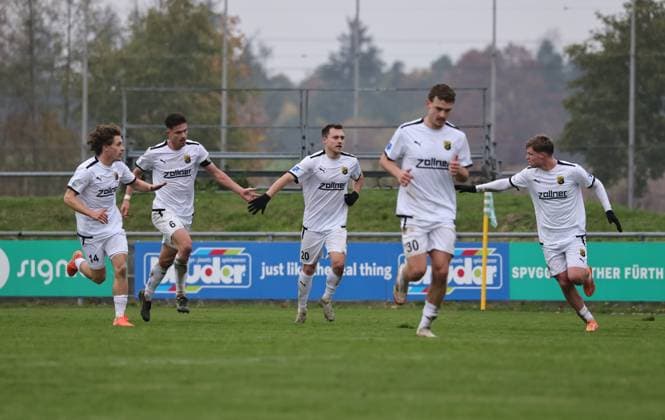 08 11 2025 Soccer Season 2025 2026 Regionalliga Bayern 17 Matchday SpVgg Greuther Fürth Fuerth II U23 Kleeblatt DJK Vilzing DaMa xdaxmax Cheers Team of DJK Vilzing after goal Goal Scorer Nikolaos Vakouftsis 4, SpVgg Greuther Fürth II Own goal