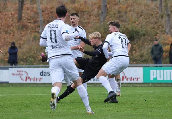 08 11 2025 Soccer Season 2025 2026 Regionalliga Bayern 17 Matchday SpVgg Greuther Fürth Fuerth II U23 Kleeblatt DJK Vilzing DaMa xdaxmax Christoph Meister 2, SpVgg Greuther Fürth II with shot on goal