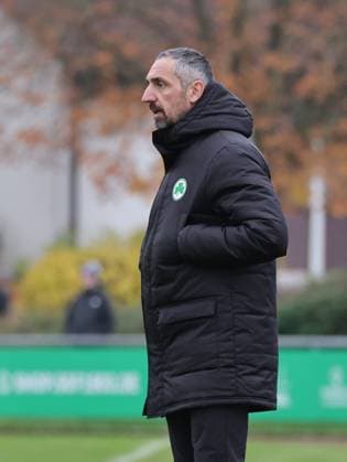 08 11 2025 Soccer Season 2025 2026 Regionalliga Bayern 17 Matchday SpVgg Greuther Fürth Fuerth II U23 Kleeblatt DJK Vilzing DaMa xdaxmax Roberto Hilbert Coach SpVgg Greuther Fürth II pensive