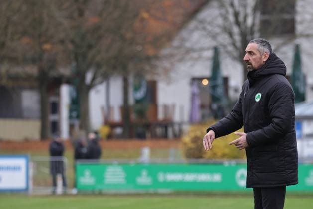 08.11.2025 - Fussball - Saison 2025 2026 - Regionalliga Bayern - 17. Spieltag: SpVgg Greuther Fürth Fuerth II U23 ( Kleeblatt ) - DJK Vilzing - DaMa - xdaxmax - Roberto Hilbert (Trainer SpVgg Greuther Fürth II ) enttäuscht Enttäuschung