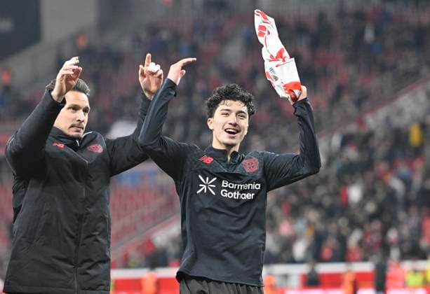 Final cheer LEV, f l Goalkeeper Janis Blaswich Bayer Leverkusen , Ibrahim Maza Bayer Leverkusen Football 1 Bundesliga,10 Matchday, Bayer 04 Leverkusen 1 FC Heidenheim 6 0, on 08 11 2025 in Leverkusen Germany DFL regulations prohibit any use of photographs as image sequences and or quasi video Â
