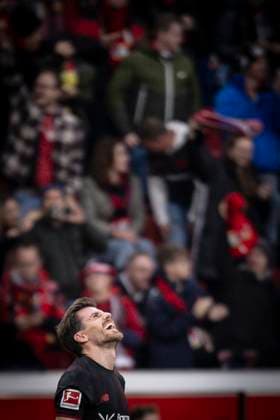 LEVERKUSEN, GERMANY - NOVEMBER 8: Jonas Hofmann (Bayer 04 Leverkusen, 7) celebrates his goal during the Bundesliga match (gameday 10) between Bayer 04 Leverkusen vs. 1. FC Heidenheim at BayArena on November 8, 2025 in Leverkusen, Germany. (Photo by Axel Kohring Beautiful Sports) DFL REGULATIONS PROHIBIT ANY USE OF PHOTOGRAPHS AS IMAGE SEQUENCES AND OR QUASI-VIDEO. Nordrhein-Westfalen Germany Copyright: xBEAUTIFULxSPORTS AxelxKohringx