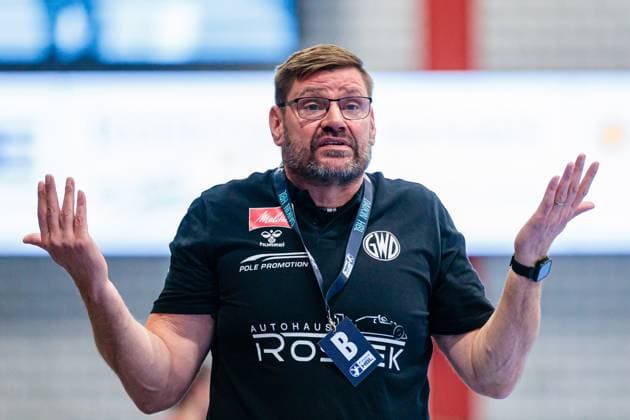 Aaron Ziercke GWD Minden, Coach aergert sich auf GER, GWD Minden vs MT Melsungen, Handball, 1 Bundesliga, Matchday 11, Season 2025 2026, 08 11 2025 GER, GWD Minden vs MT Melsungen, Handball, 1 Bundesliga, Matchday 11, Season 2025 2026, 08 11 2025 Luebbecke Copyright: xEibner-Pressefoto JanxRollingerx EP_JSK