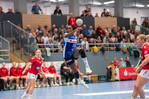 HSG Blomberg Lippe GER vs Valur Reykjavik ISL , Handball, EHF European League Women, Qualification Round 3, 08 11 2025, Season 2025 2026, Blomberg Farrelle Njinkeu HSG Blomberg Lippe, 55 in goal Blomberg Sporthalle an der Ulmenallee Germany