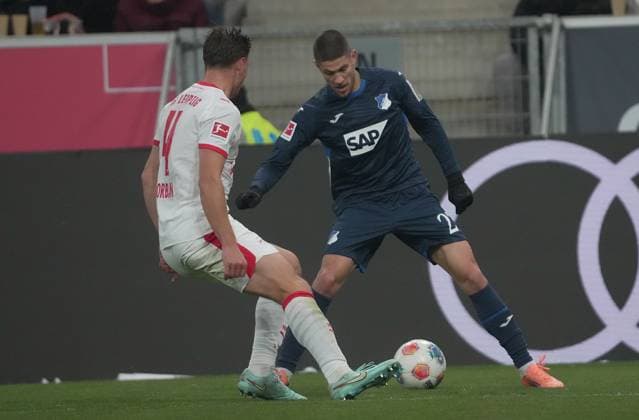 GER, 1 FBL, TSG Hoffenheim vs RB Leibzig 08 11 2025, PreZero Arena, Sinsheim, GER, 1 FBL, TSG Hoffenheim vs RB Leibzig , im Bild Willi Orban Leipzig , Andrej Kramaric Hoffenheim DFL regulations prohibit any use of photographs as image sequences and or quasi video nordphotoxGmbHx xBratic nph00250