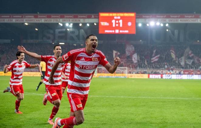 Soccer, Men, Season 2025 2026, 1 Bundesliga 10 Matchday , 1 FC Union Berlin FC Bayern Munich, v l Diogo Leite 1 FC Union Berlin , Rani Khedira 1 FC Union Berlin , Danilho Doekhi 1 FC Union , Cheering after goal to 2 1, 08 11 2025, Copyright: xMatthiasxKochx