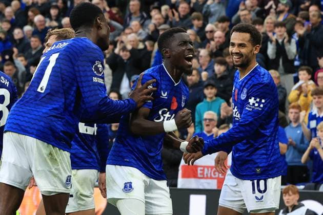 8th November 2025; Hill Dickinson Stadium, Liverpool, England; Premier League Football, Everton versus Fulham;Idrissa Gana Gueye of Everton celebrates with his team mates after scoring for 1-0 after 4 minutes of added time at the end of the first half  DavidxBlunsden
