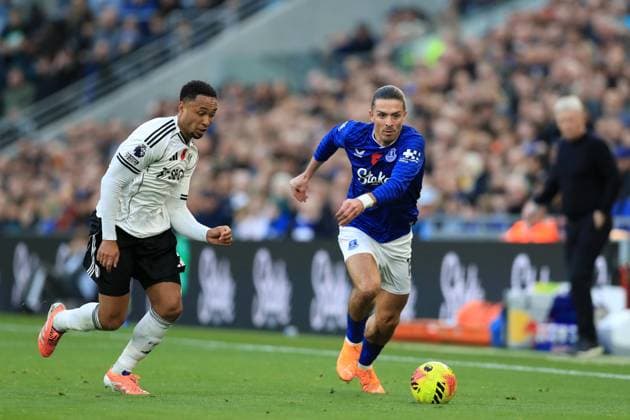 8th November 2025; Hill Dickinson Stadium, Liverpool, England; Premier League Football, Everton versus Fulham; Jack Grealish of Everton beats Kenny Tete of Fulham  DavidxBlunsden